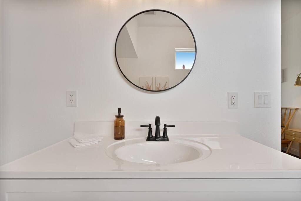 Beautiful Newly Remodeled Home, Near Jt Park Джошуа-Трі Екстер'єр фото